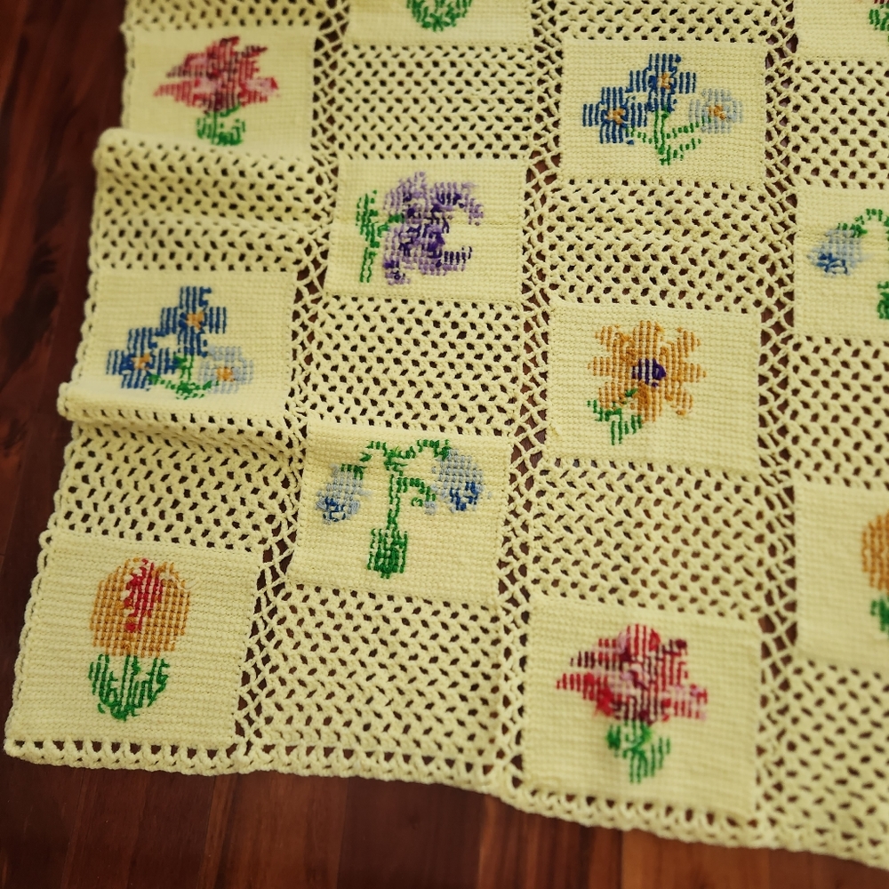 Vintage Crochet Afghan Flower Garden Sofa Spring Throw Blanket - Picture 9 of 9